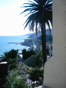 Xtrallusion offers characteristic Bed and Breakfast, B&B, Guest House, Hotel, Albergo and Country Lodge accommodation in Italy. Plus independent self-guided Walking, Adventure, Activity, Skiing and Paragliding Holiday itineraries on the Italian Rivieras, in the Italian Lakes, in the Italian Alps and in some of the most beautiful corners of Italy.